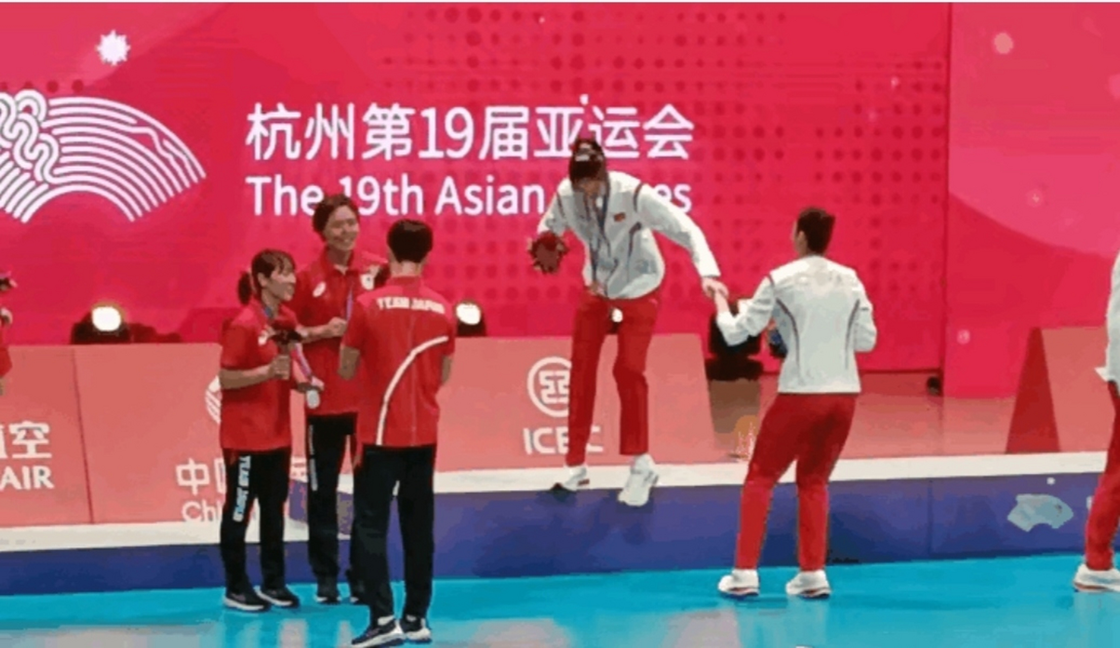 包含夺冠收获喜悦，谁将踏上领奖台？的词条