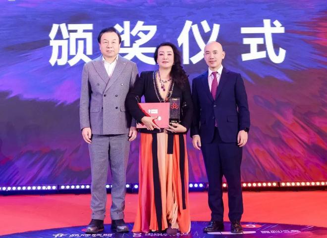 包含赢得尊敬：中国女足以非凡表现征服全球舞台的词条