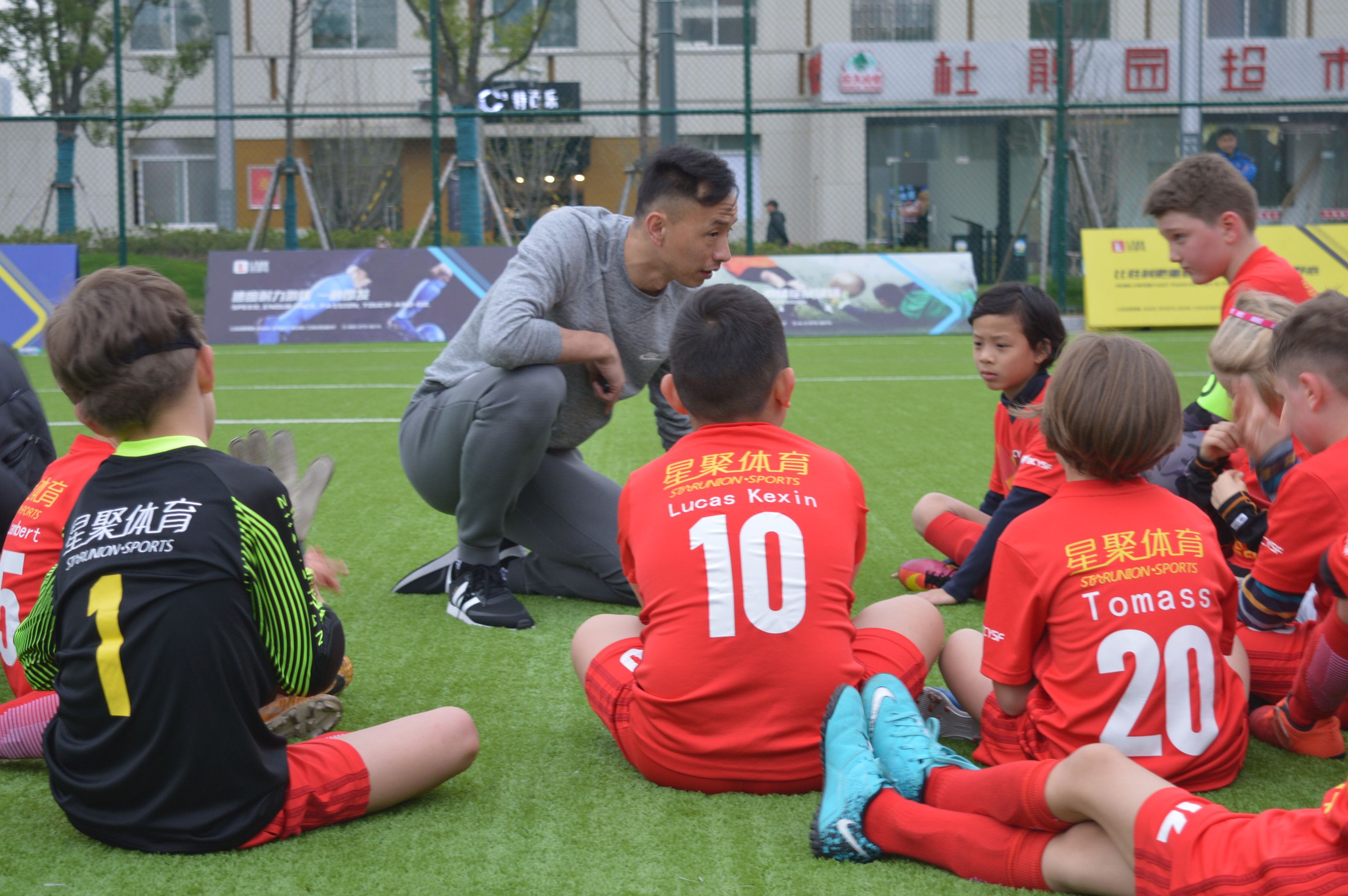 包含吉林火职足俱乐部球员为夺冠做出艰苦努力的词条 包含吉林火职足俱乐部球员为夺冠做出艰苦努力的词条