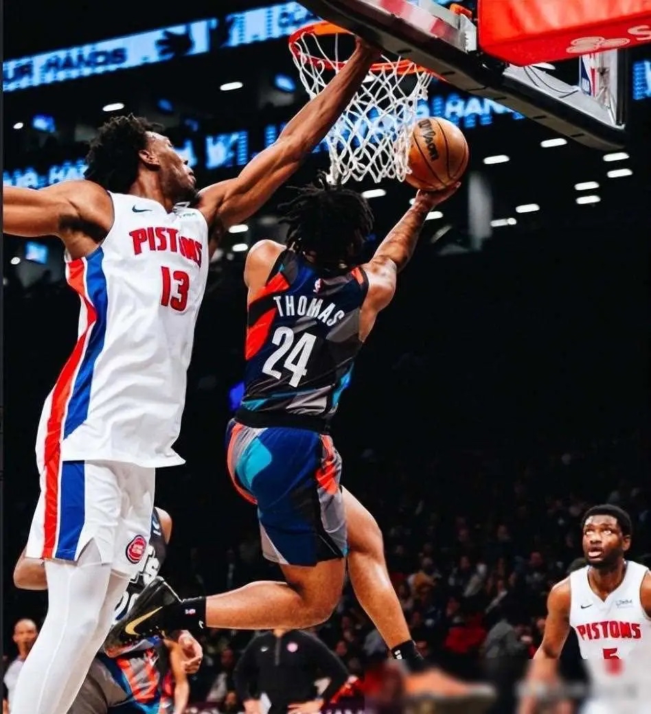 关于活塞关键时刻发挥，主场逆转夺胜的信息