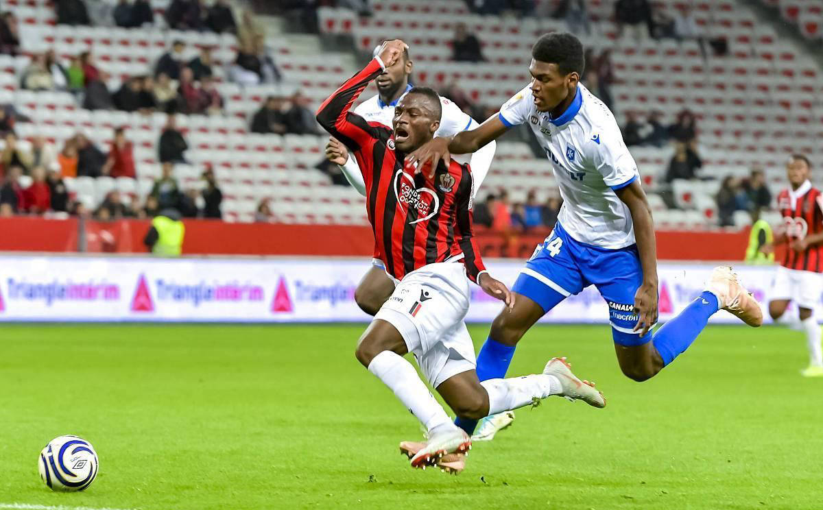 关于里昂客场不敌蒙彼利埃，遭遇连败的信息