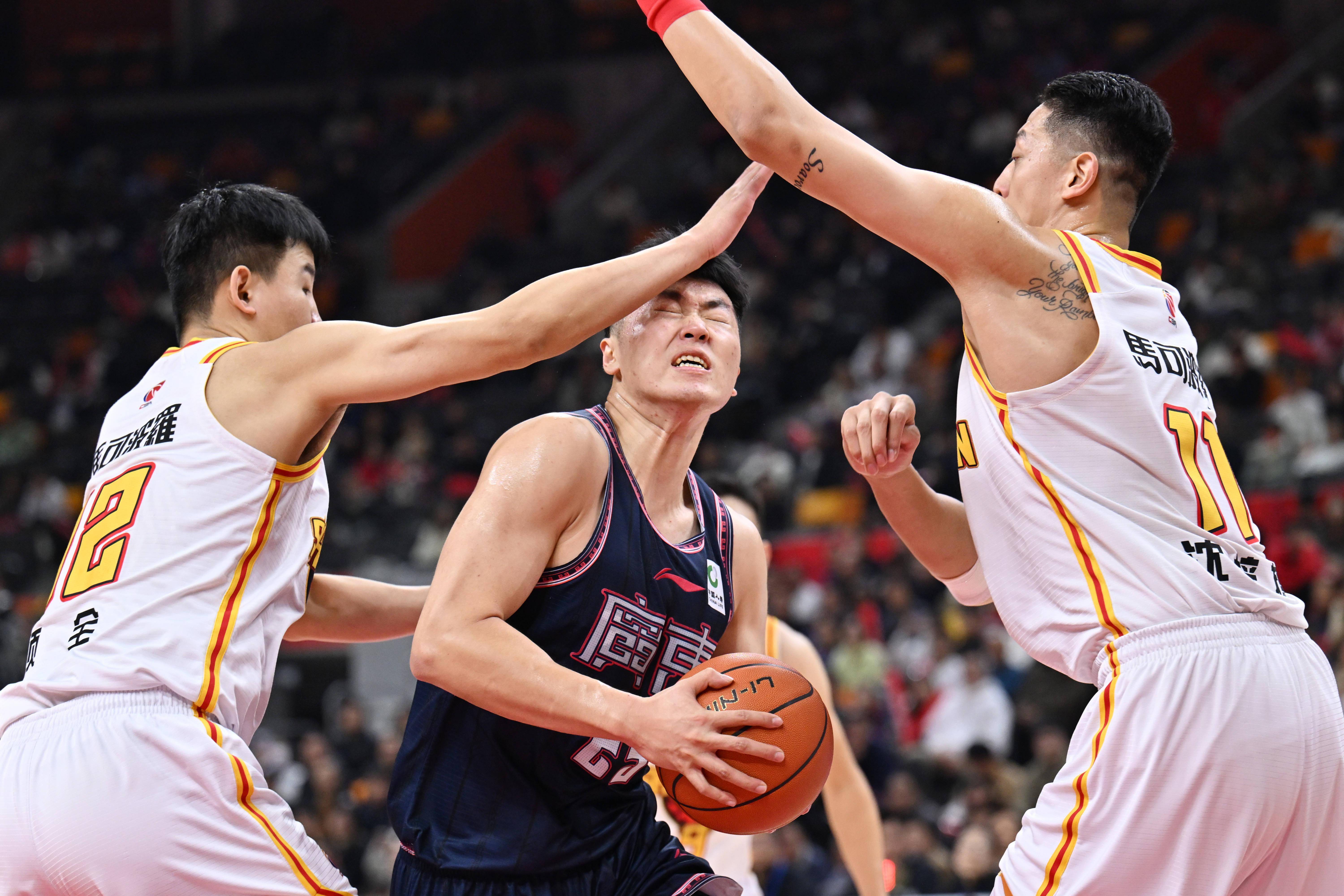 广东队在主场大胜深圳队，连胜加码