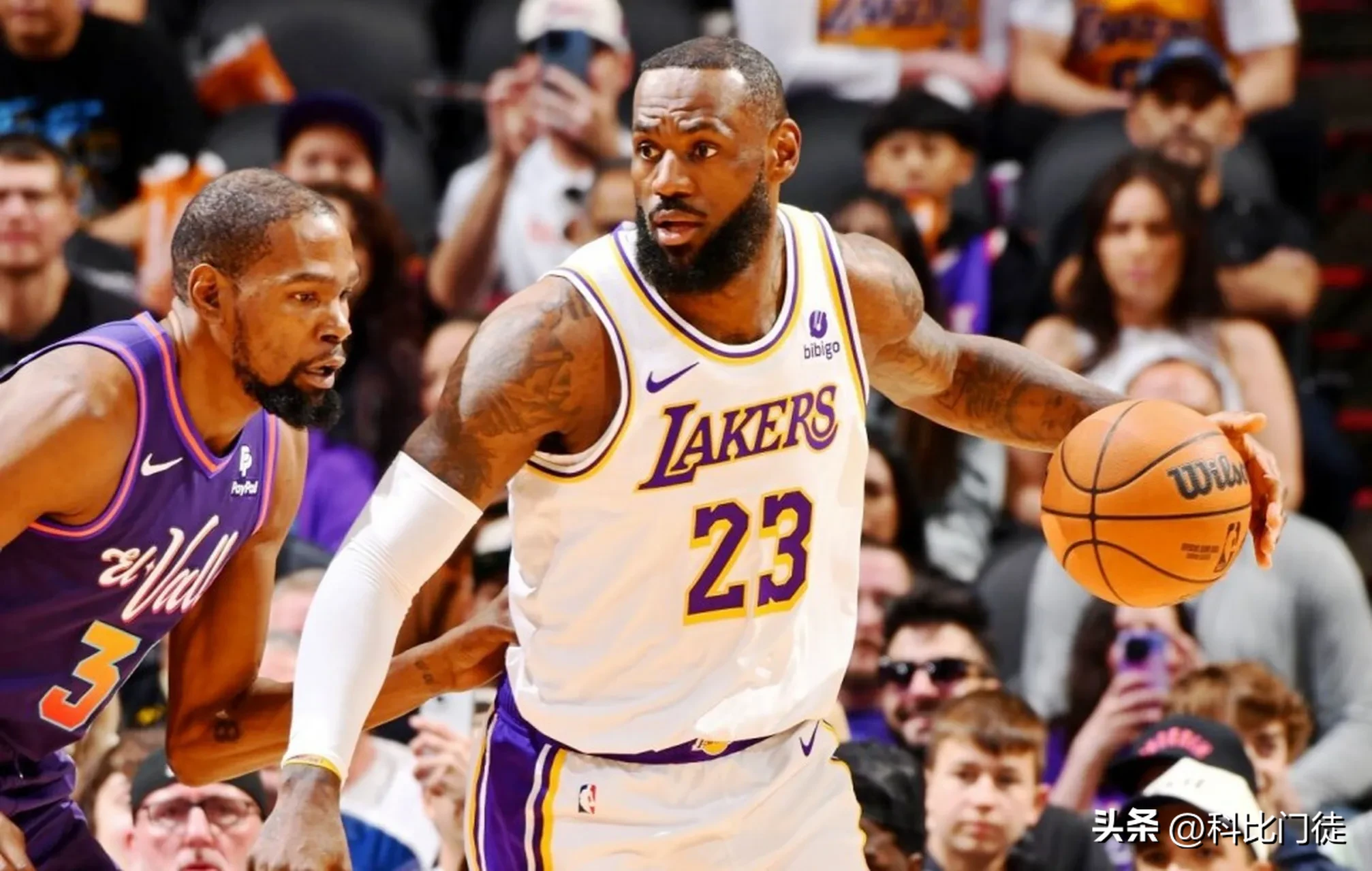 湖人大胜步行者，詹姆斯带领全队征服对手