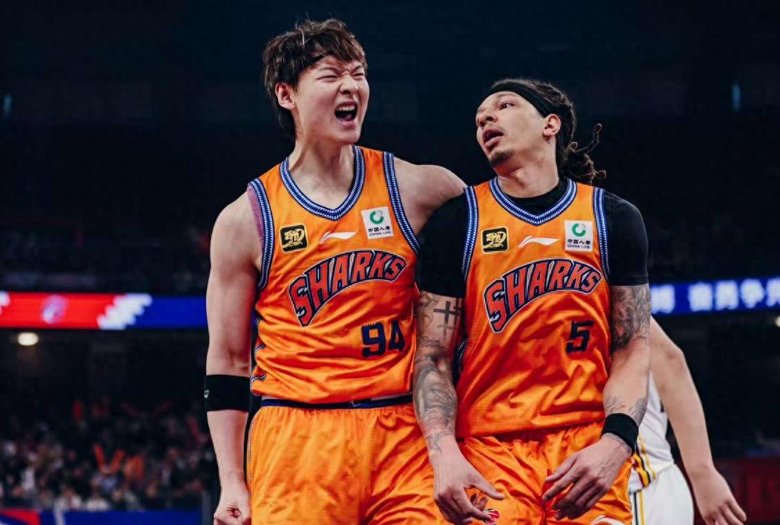 上海队员表现出色，为球队争取胜利的简单介绍