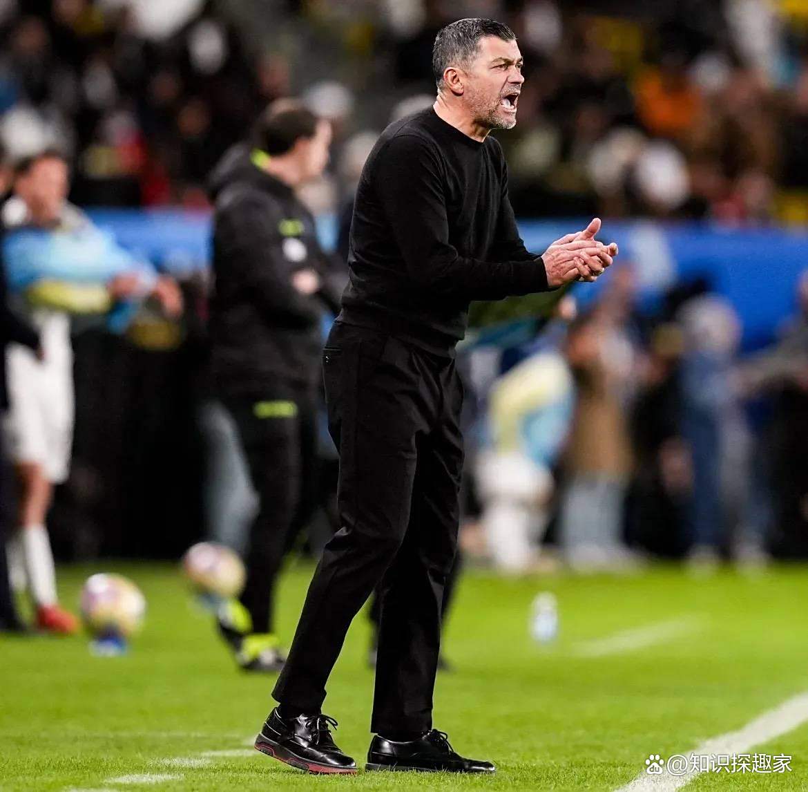 包含AC米兰转会窗口再添新援，签约B队前场利刃的词条