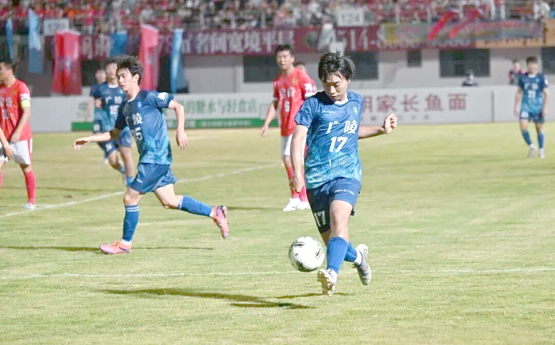 足球联赛中球队实力强劲表现