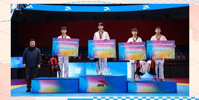 跆拳道项目选手赛场上展现实力，夺得金牌