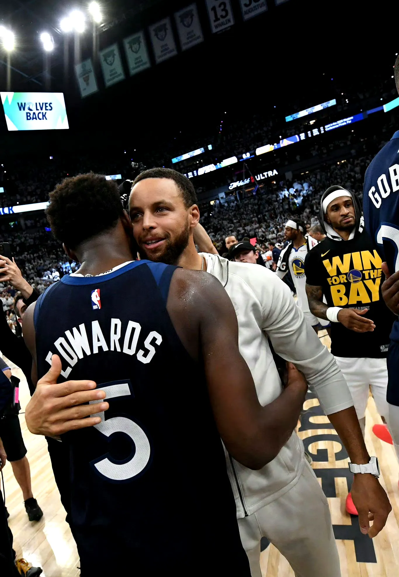 勇士队射中致胜，逆转黄蜂队获胜的简单介绍