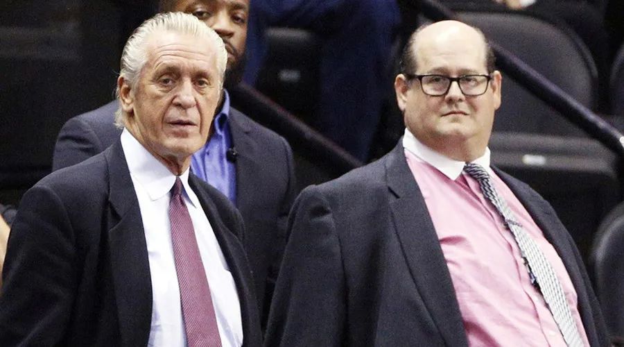 od体育网页版登录入口-包含热火队球员集体讨论如何提高场上默契，提升团队配合的词条