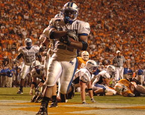 od体育官方-高空踢球：巴萨对抗格拉纳达，激情碰撞，精彩纷呈